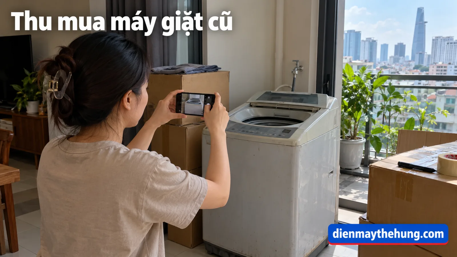 Người dùng chụp máy giặt cũ bằng điện thoại