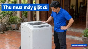 Nhân viên xem ngoại hình máy giặt cũ trong nhà Việt Nam