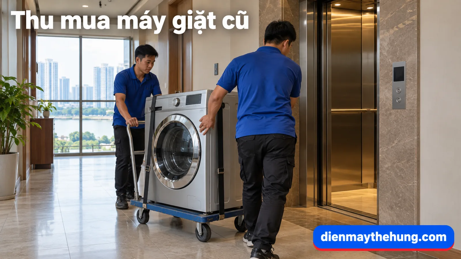 Hai người vận chuyển máy giặt bằng xe đẩy có dây giữ