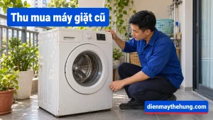 Nhân viên xem ngoại hình máy giặt cũ trong nhà Việt Nam