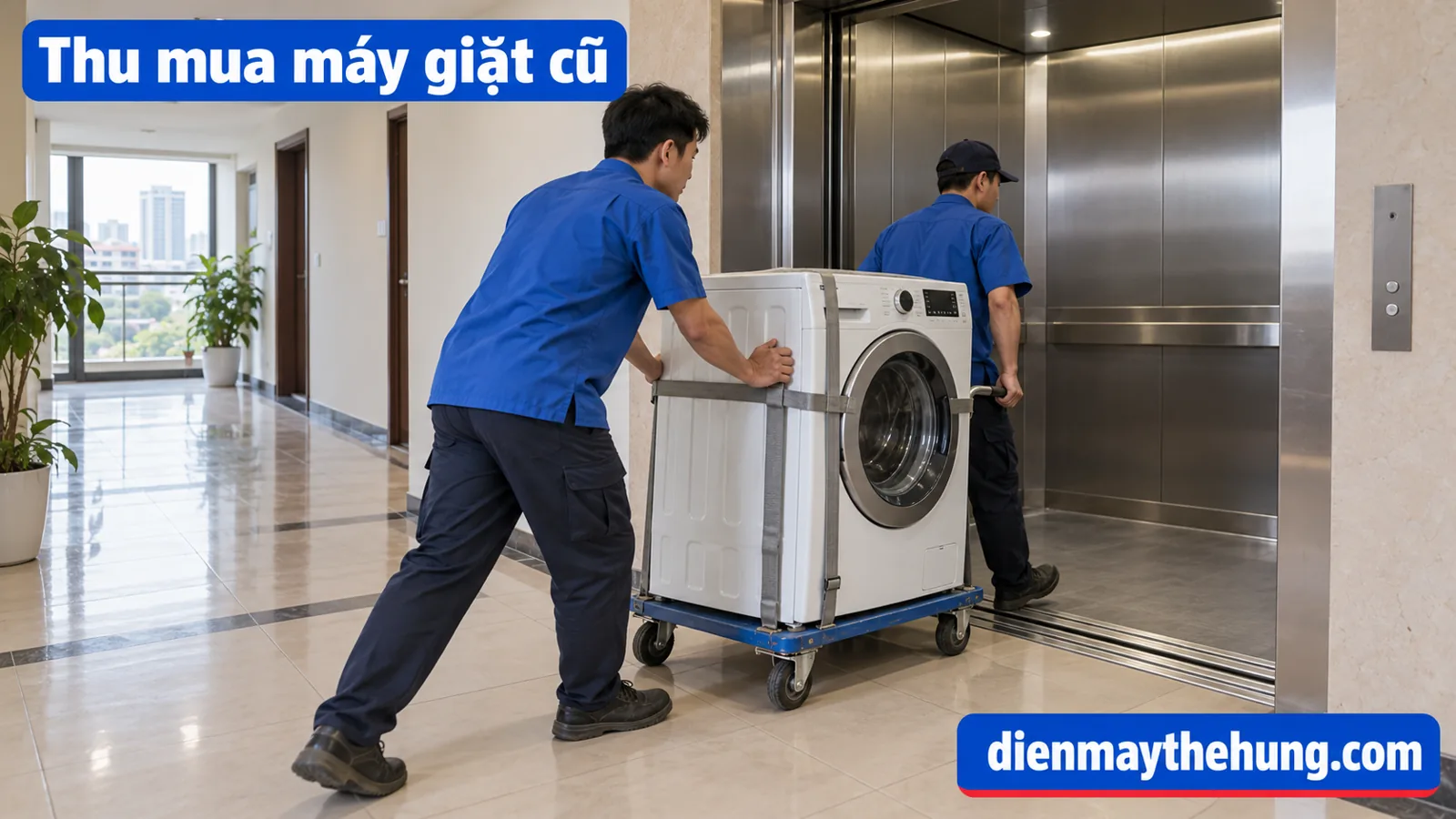 Hai người vận chuyển máy giặt bằng xe đẩy đến thang máy